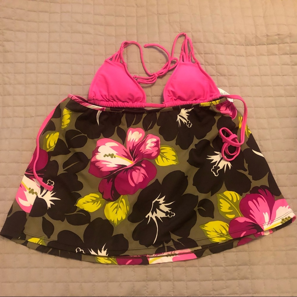 Pualani skirt swimmer small with pink bikini tops